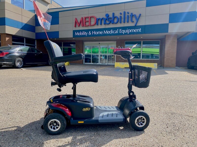 Golden Buzzaround GB148 in fron of MEDmobility