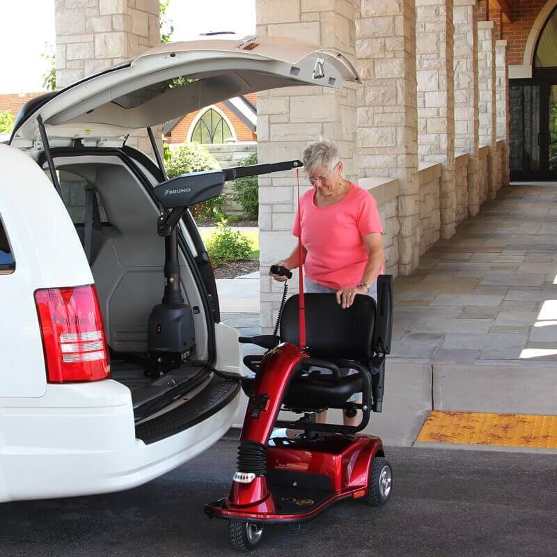 woman using curb-sider lift down position