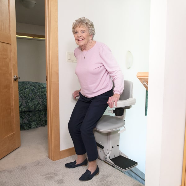 woman-getting off-stairlift