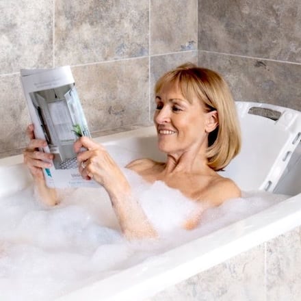 lady enjoying bath on bathlift